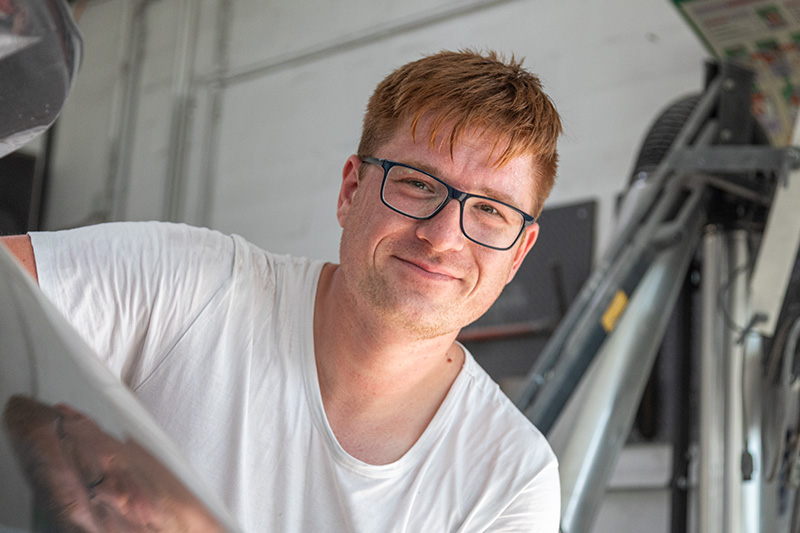 Mitarbeiter bei der Autoreparatur